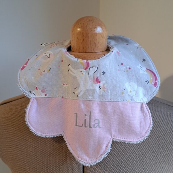 Bavoir fleur avec prénom