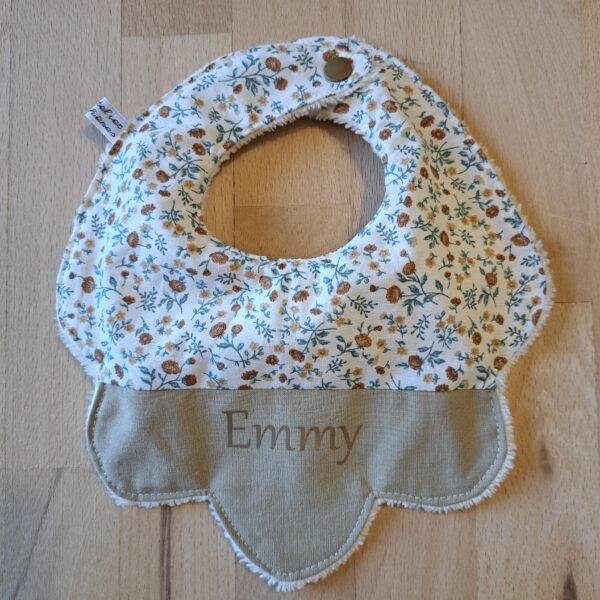 Bavoir fleur personnalisable
