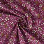 Fleurs et feuillage écrues et kaki sur fond aubergine