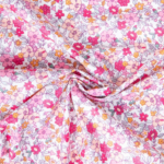Fleurs roses et ocres sur fond blanc