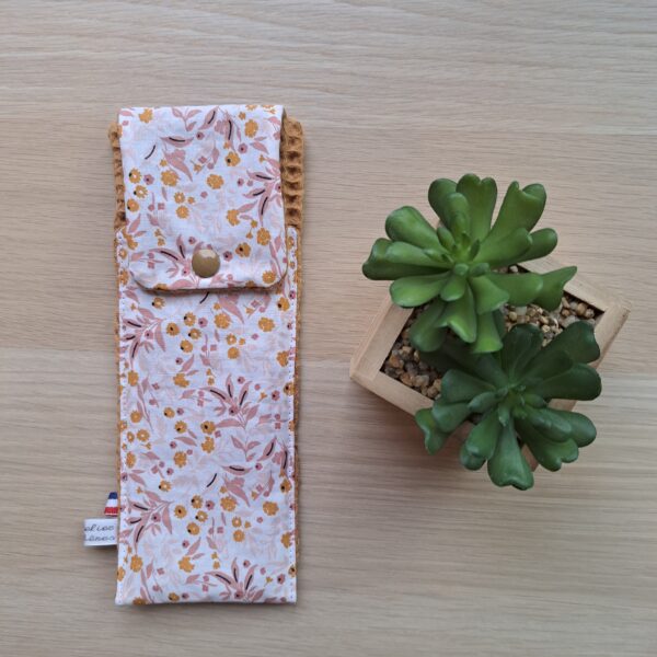 Pochette à brosse à dents et dentifrice