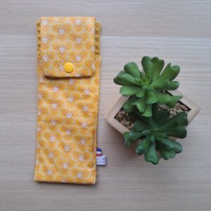 Pochette à brosse à dents et dentifrice